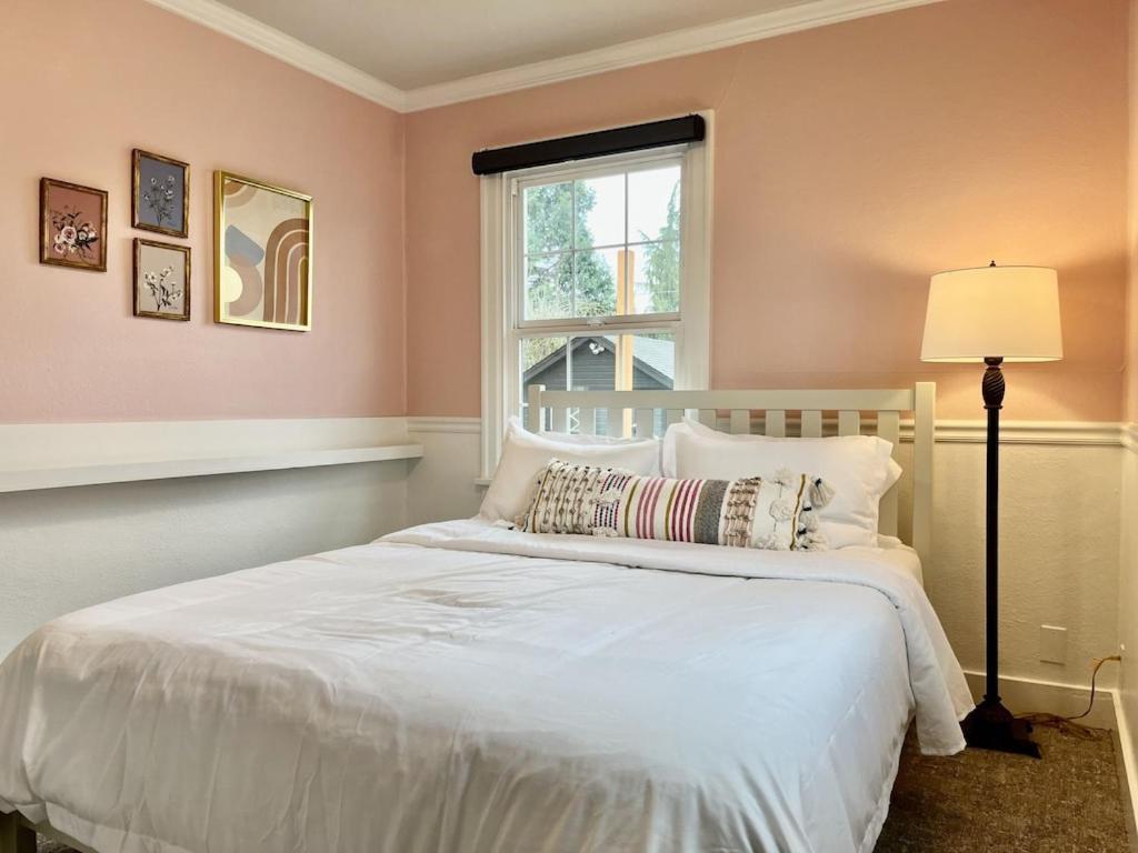 Modern 2 Bedroom Farmhouse Cottage With Hot Tub In Snohomish Exterior photo