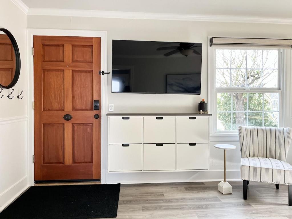 Modern 2 Bedroom Farmhouse Cottage With Hot Tub In Snohomish Exterior photo